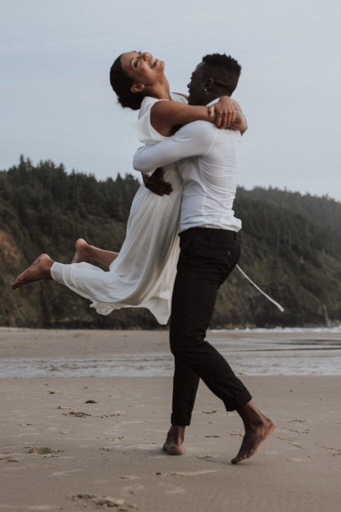 Oregon Elopement Wedding Photographer